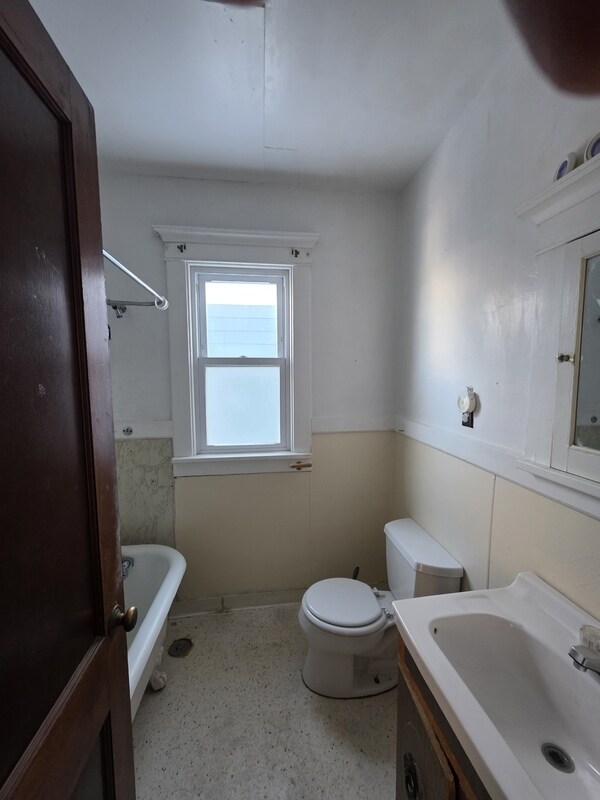 Building Photo - 14 Eckhert St