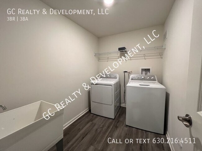 Building Photo - ***WOODLORE ESTATES / 3 BDRM / 2.5 BTH / A...