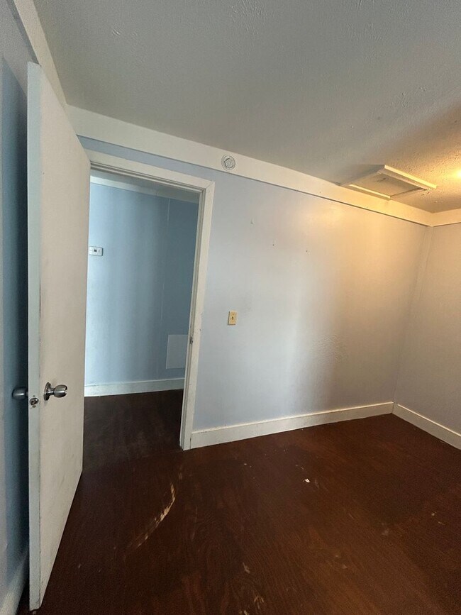 Building Photo - 111 S Wood St