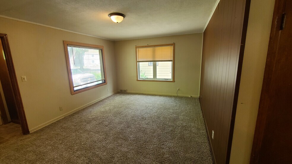 Building Photo - 1326 11th St N