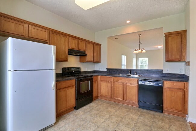 Building Photo - 3 Bedroom 2 Bathroom Live Oak - Richmond Hill