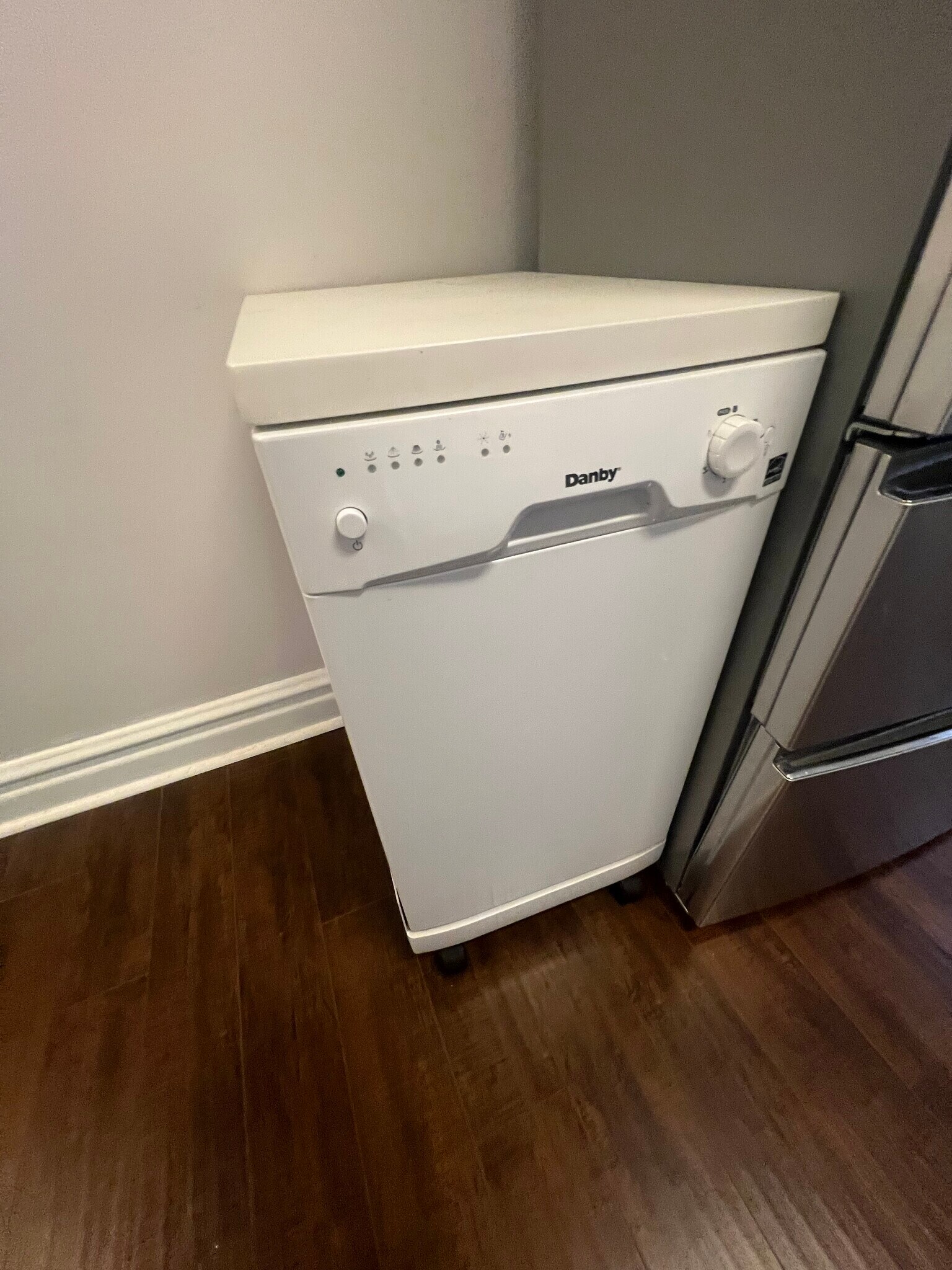 mini dishwasher - 4120 N Wolcott Ave