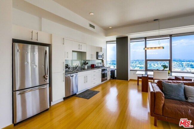 Building Photo - 1100 Wilshire Blvd