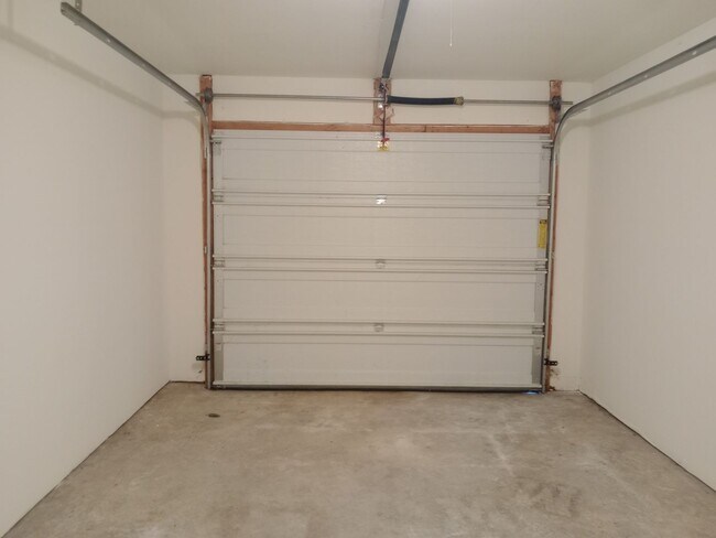 Building Photo - 2416-2418 Calder Ct.