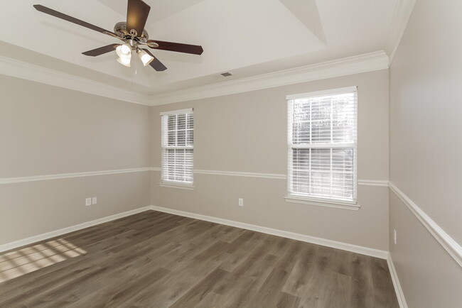 Building Photo - 707 Almora Dr