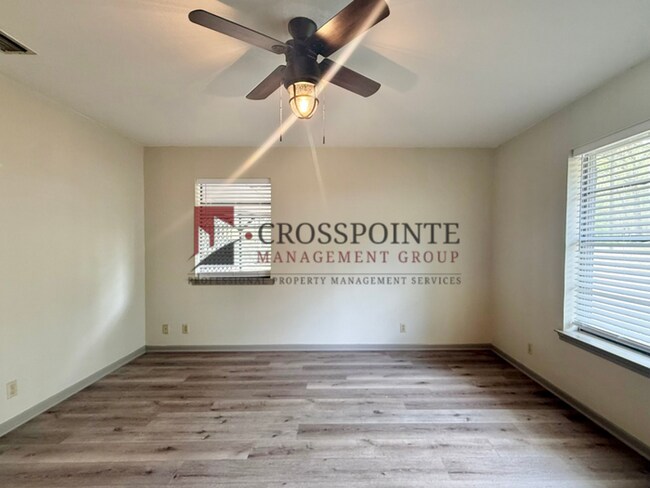 Building Photo - Almost Ready! 2 Bedroom 1 Bath ON Lake Palestine!