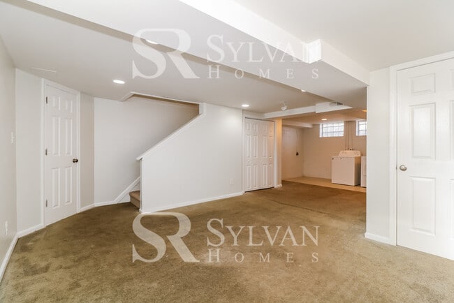 Building Photo - Prepare to fall in love with this 3 bedroo...