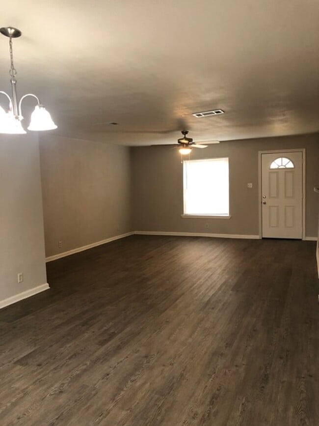 Building Photo - 4308 Roberts- House