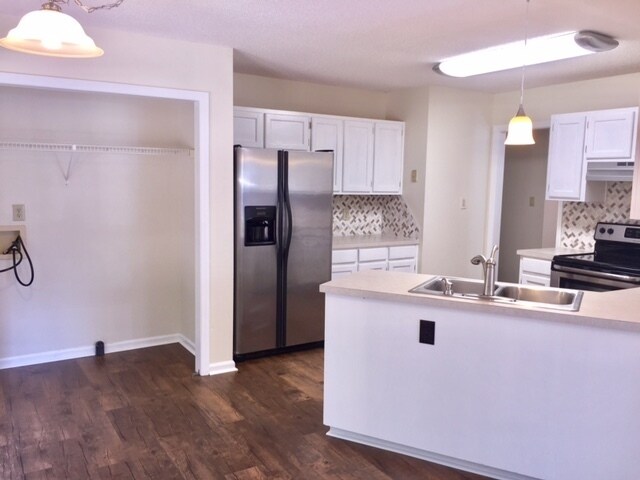 Building Photo - Like New Home Near Sisky YMCA