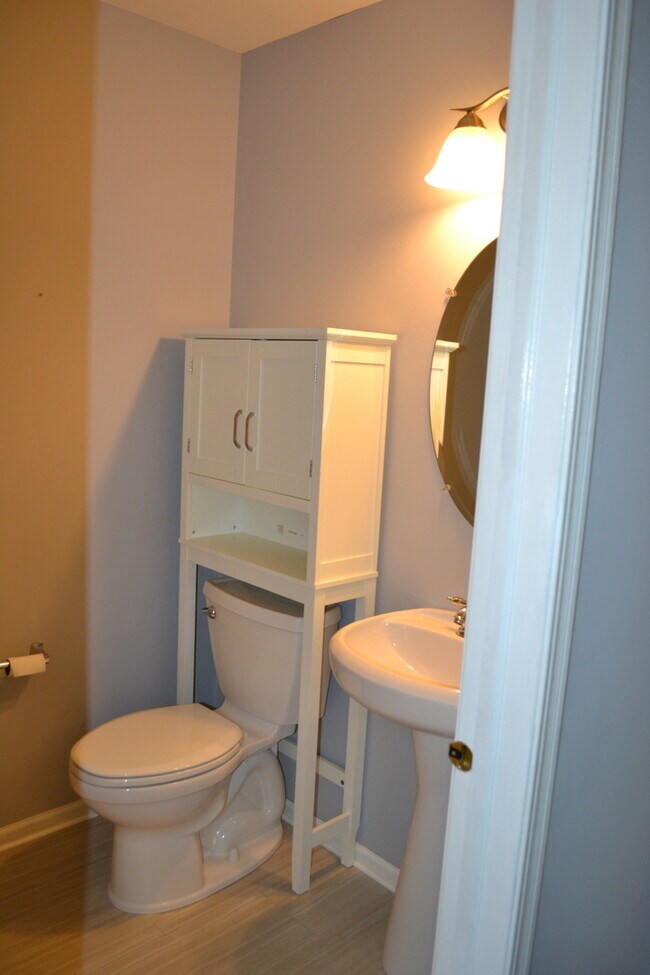 Building Photo - 169 Springbrook Trail S