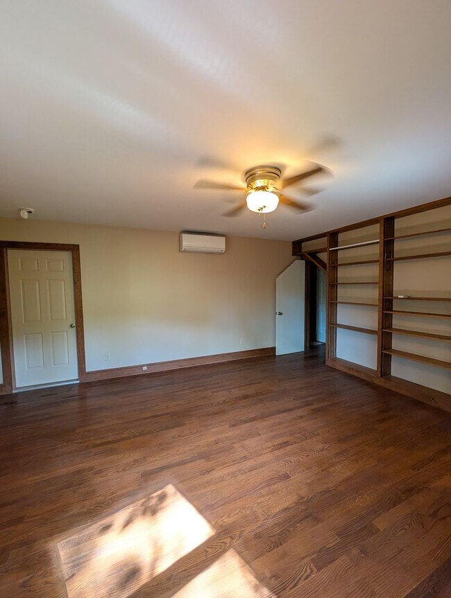 Building Photo - Montreat Rental
