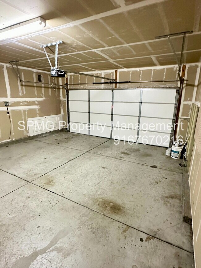 Building Photo - 5755 Bridgecross Dr