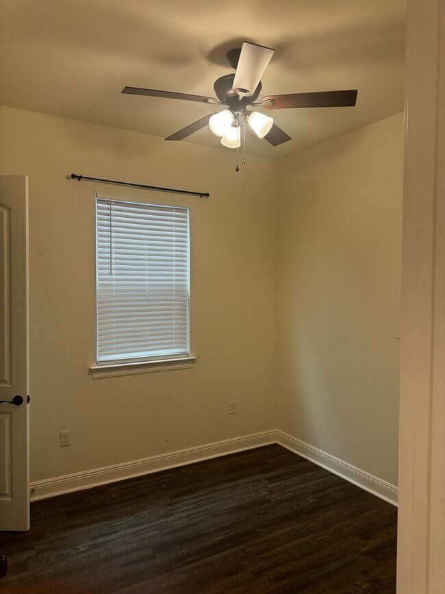 Building Photo - Step into this stunningly crafted duplex in Harrison Ave!