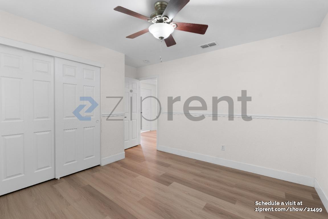 Building Photo - Unit