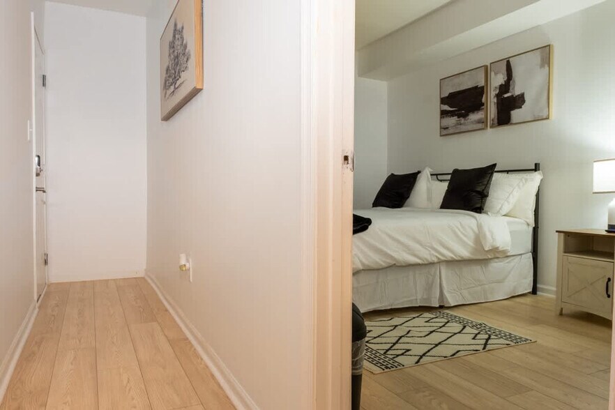 Building Photo - 1255 Raum St NE