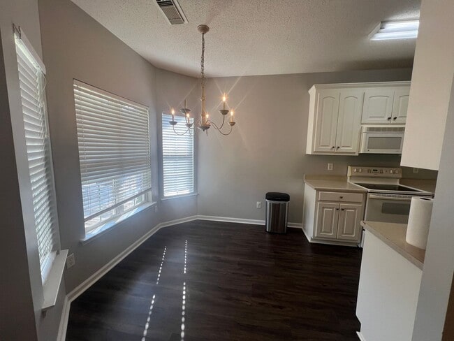 Building Photo - 3 bedroom 2 bathroom in Clear Creek Colony