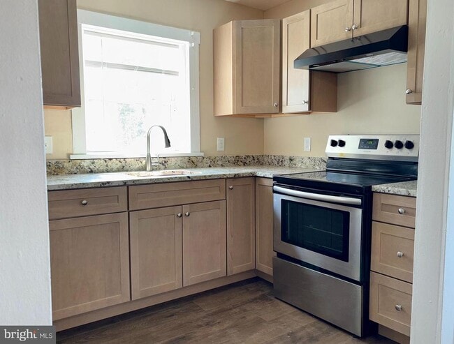 Building Photo - 26 Orchard St W