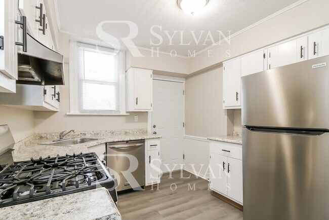 Building Photo - Beautiful 3BR 1.5BA Home