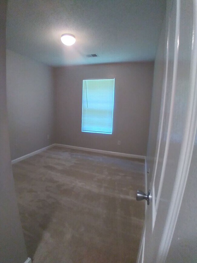Building Photo - 3 bed 2 bath property in Atlanta!! -- Secu...
