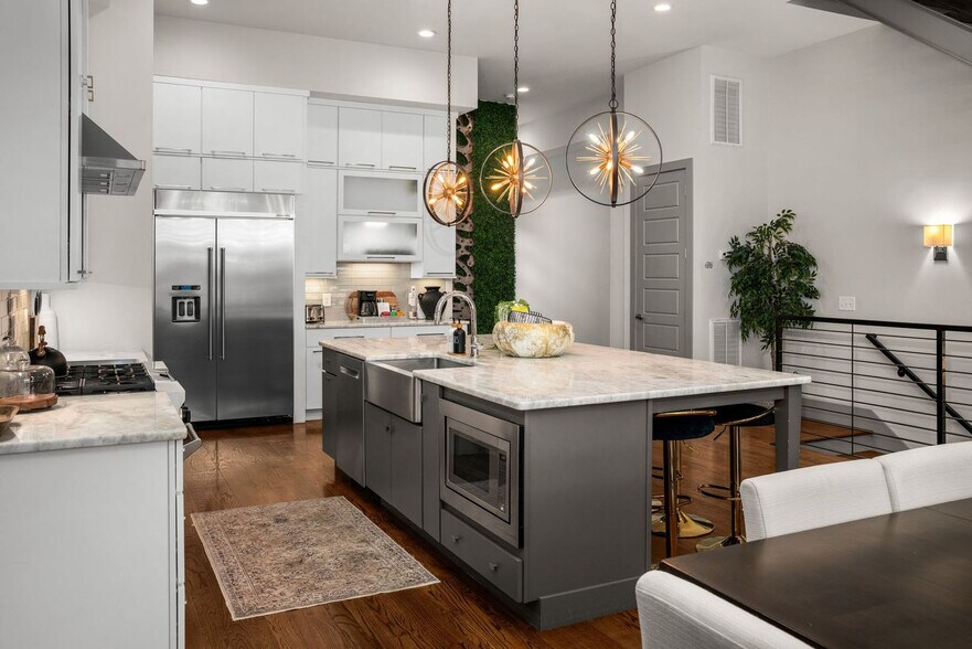 Building Photo - 1025 Southside Ct