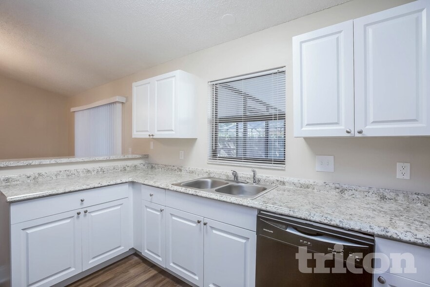 Building Photo - 1710 Newland Pl