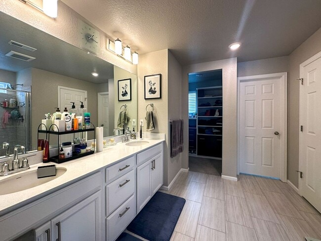 Building Photo - Meadowlark serene 4bd retreat