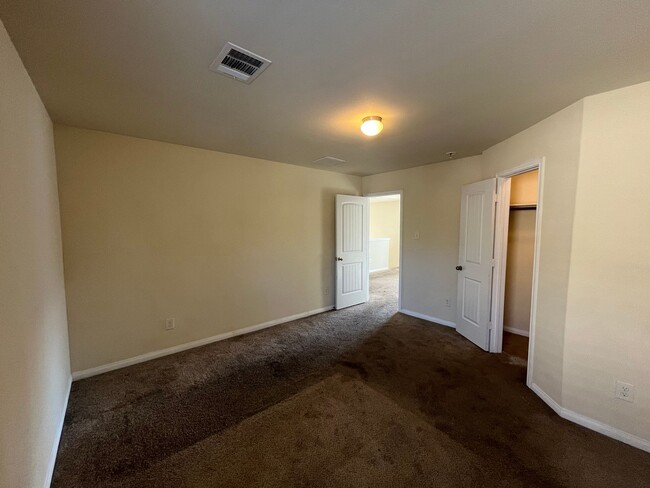 Building Photo - Move-in ready Charming 4-Bed, 2.5-Bath Hom...