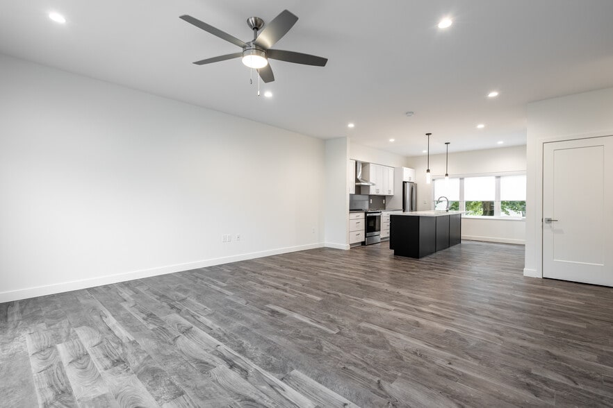 Building Photo - 814 7th St