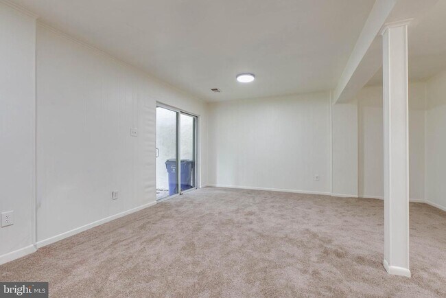 Building Photo - 5461 Enberend Terrace
