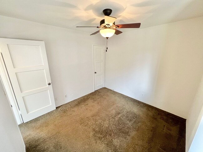 Building Photo - Granada Triplex