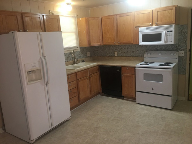 Building Photo - Brick Home with Finished Basement