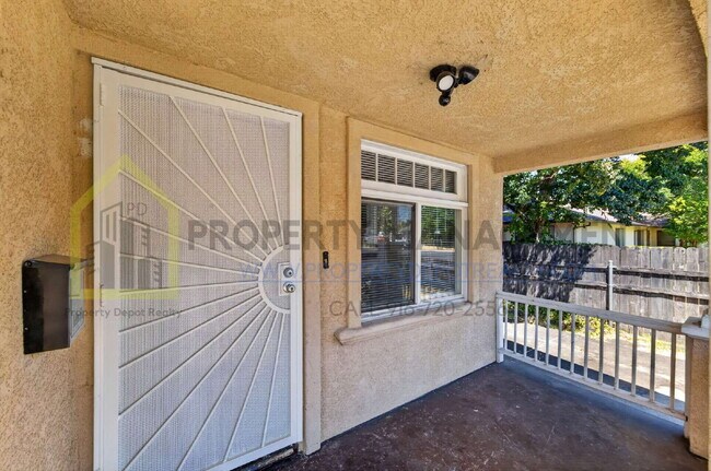 Building Photo - Charming 2-Bedroom Bungalow Retreat in Sacramento