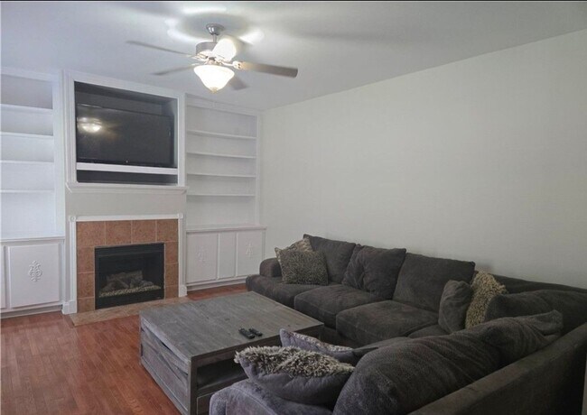 Building Photo - 7290 Sandcastle Ln