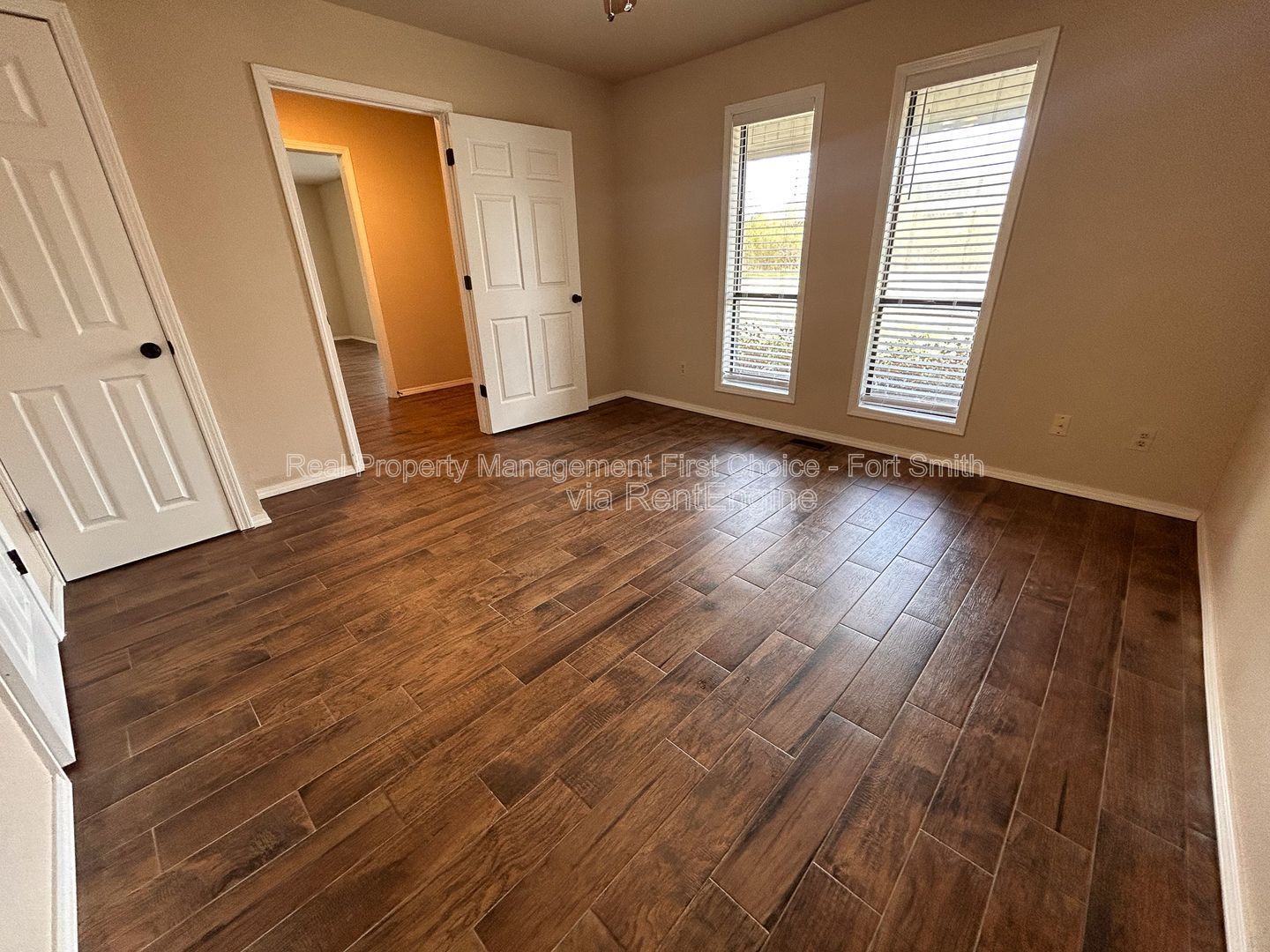 Building Photo - 9200 Rogers Ave