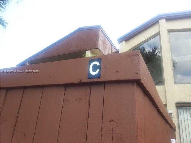 Building Photo - 6924 SW 114th Pl