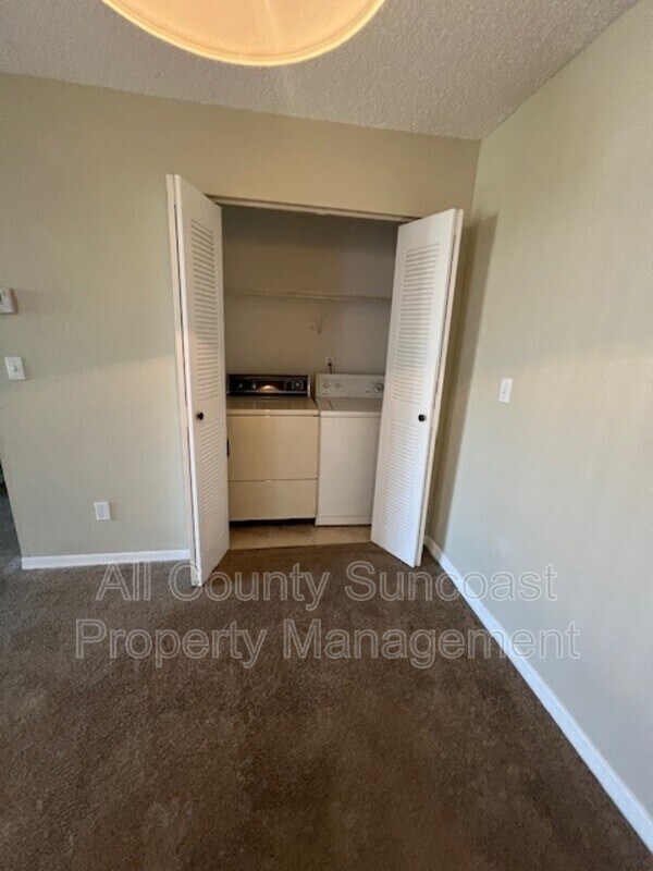 Building Photo - 10263 Gandy Blvd N