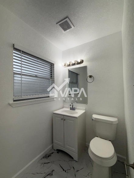 Building Photo - 943 Weizmann St