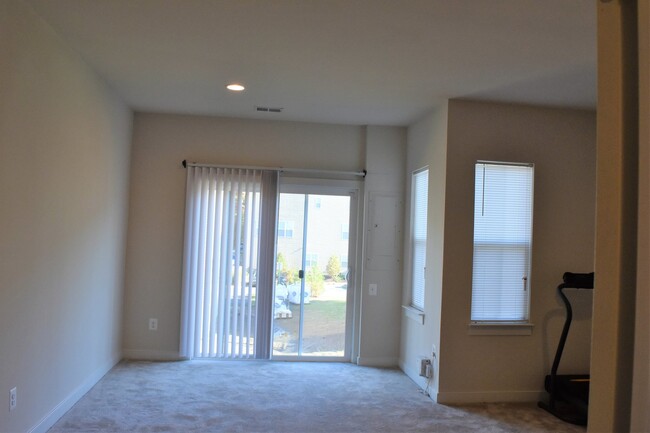 Building Photo - 3-Level Townhome in Village @ Woodstream C...