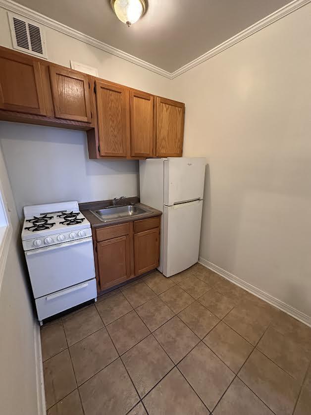 Building Photo - 0 bedroom in Chicago IL 60613
