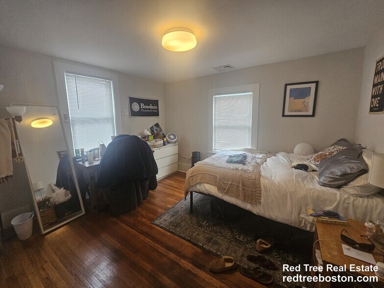 Building Photo - 7 Riverside Pl