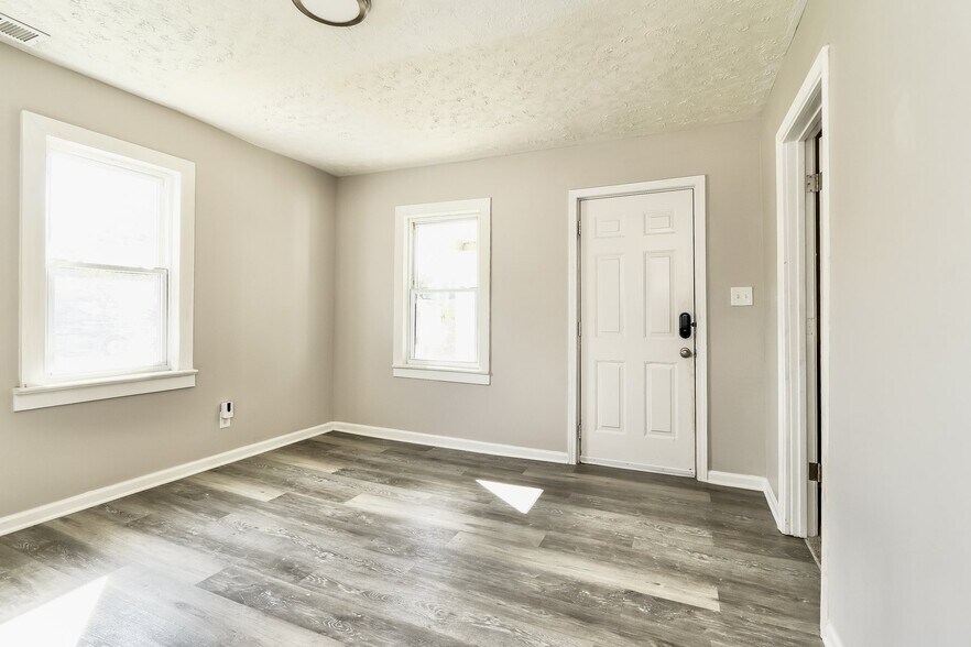 Building Photo - 939 W Florence Ave