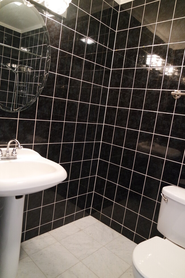 Building Photo - 10369 Dearlove Rd