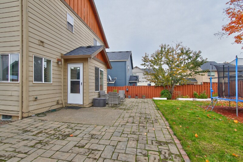 Building Photo - 17536 SW Parkway Ct