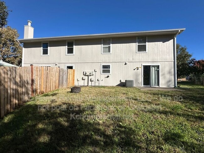 Building Photo - 766 Spring Cir