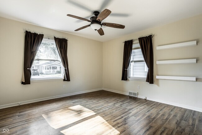 Building Photo - 5860 Primrose Ave