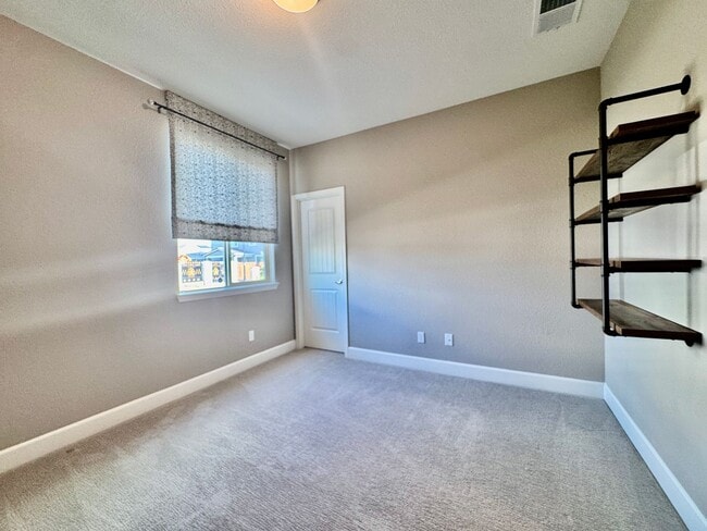 Building Photo - 5 YEARS NEW,  FORMER MODEL HOME BUILT BY LENNAR HOMES, 4 BED, 2.5 BATH, 2 CAR GARAGE