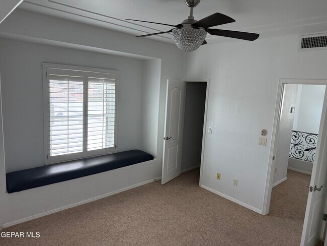 Building Photo - 1605 Playa Del Sol St