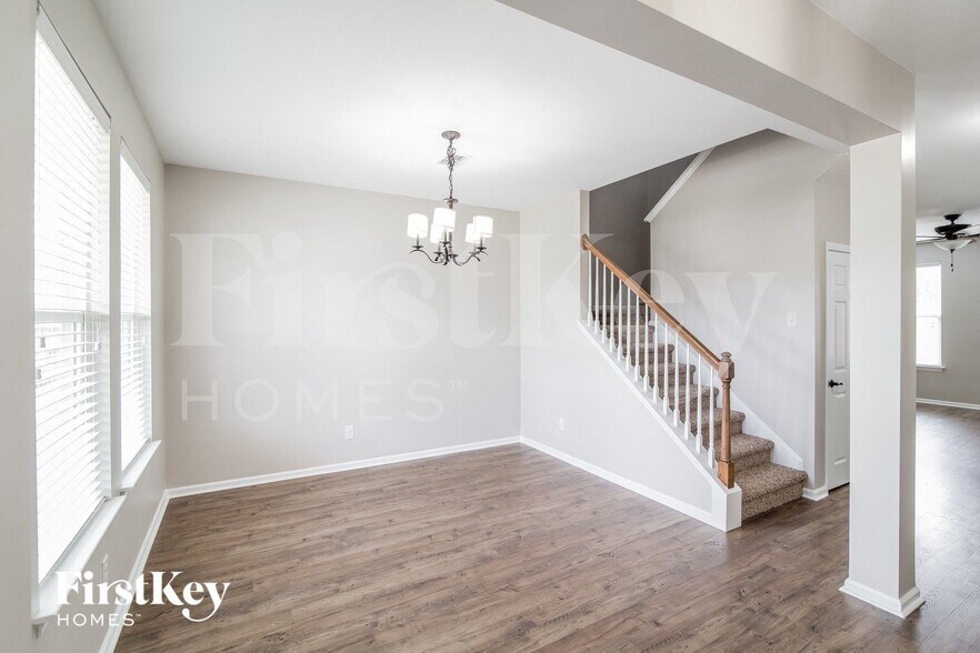 Building Photo - 454 Northern Red Oak Dr