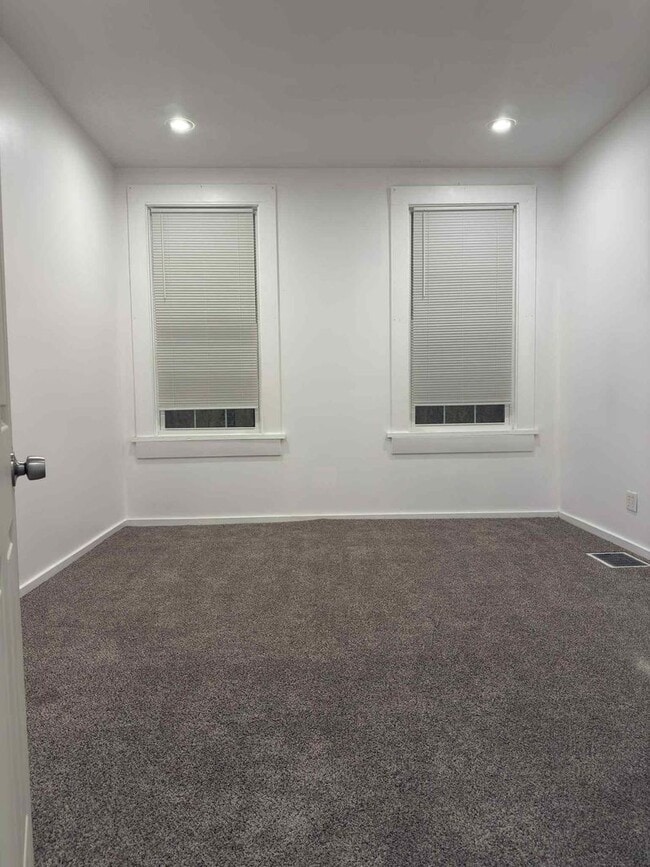 Building Photo - Charming Fully Renovated 2 Bedroom Home wi...