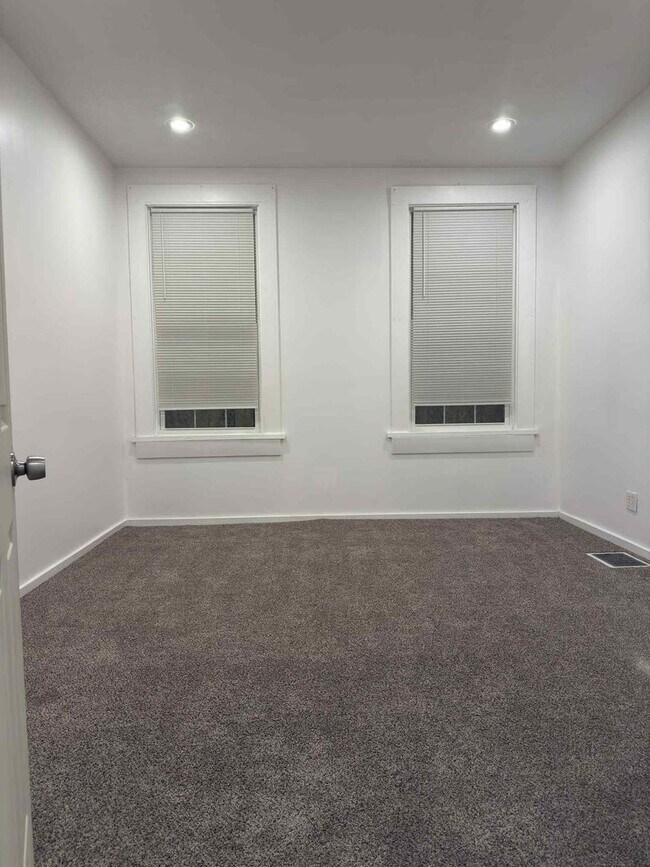 Building Photo - Charming Fully Renovated 2 Bedroom Home with Tall Ceilings & Covered Patio